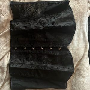 5xl corset black lace-up in back of corset
